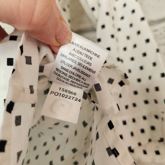 Foxcroft Wrinkle Free Fitted Cotton Geometric Button Up Blouse Black White Sz 8 - Picture 9 of 13